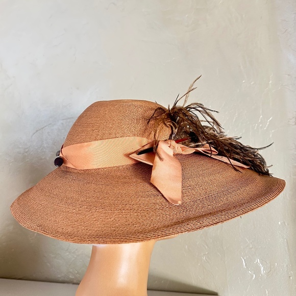 BREATHTAKING 1940s\' TAN STRAW WIDE BRIM HAT + BROWN FEATHERS + BAKELITE PIN main image 12
